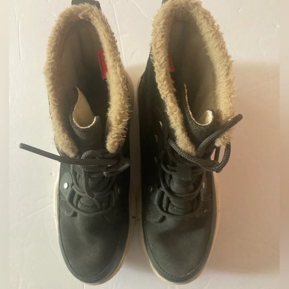 Sorel Womens SZ 7 Dark Gray Winter Boots.Waterproof and Microfleece for warmth